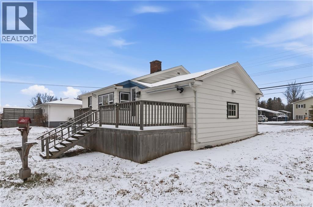 21 KENMORE DRIVE - 6