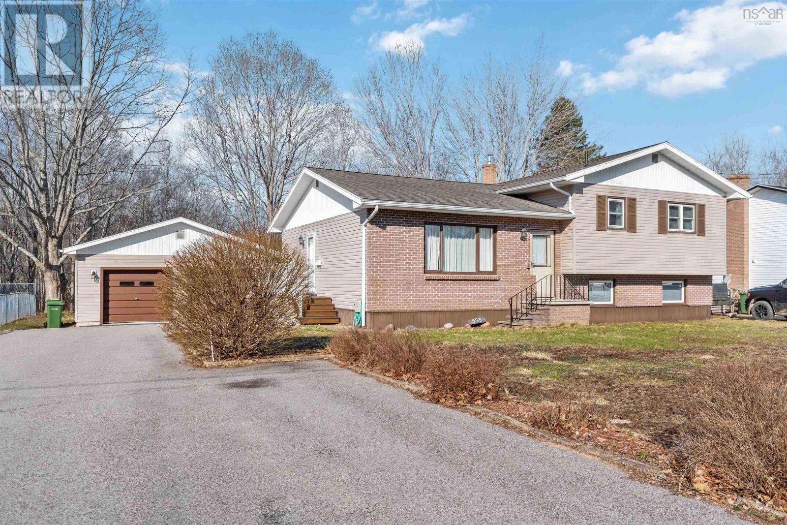 Property photo of 955 Labrador Lane