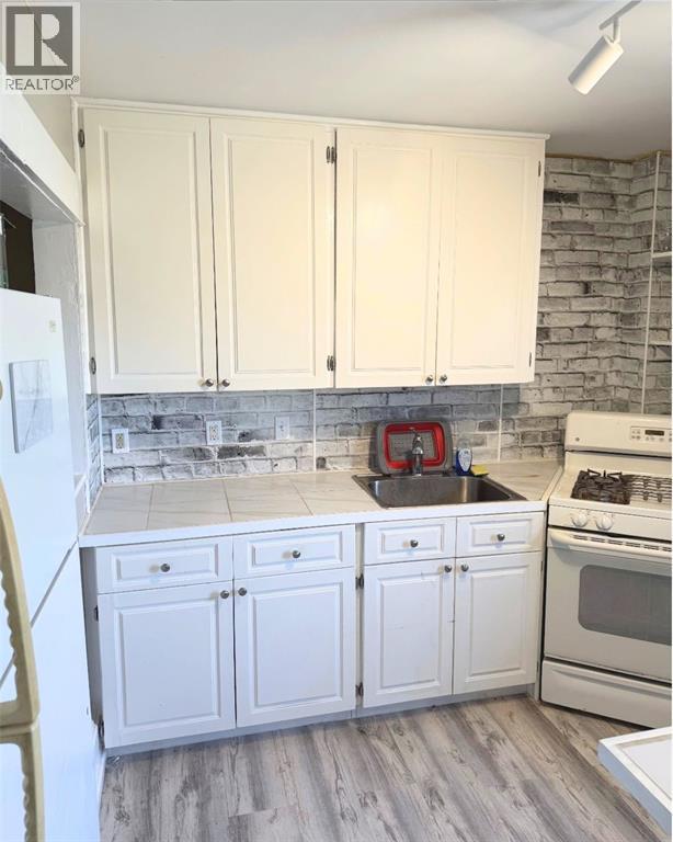 270 QUEEN STREET - 14