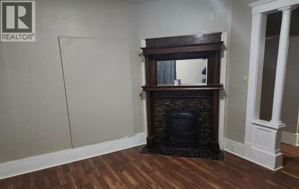 270 QUEEN STREET - 4