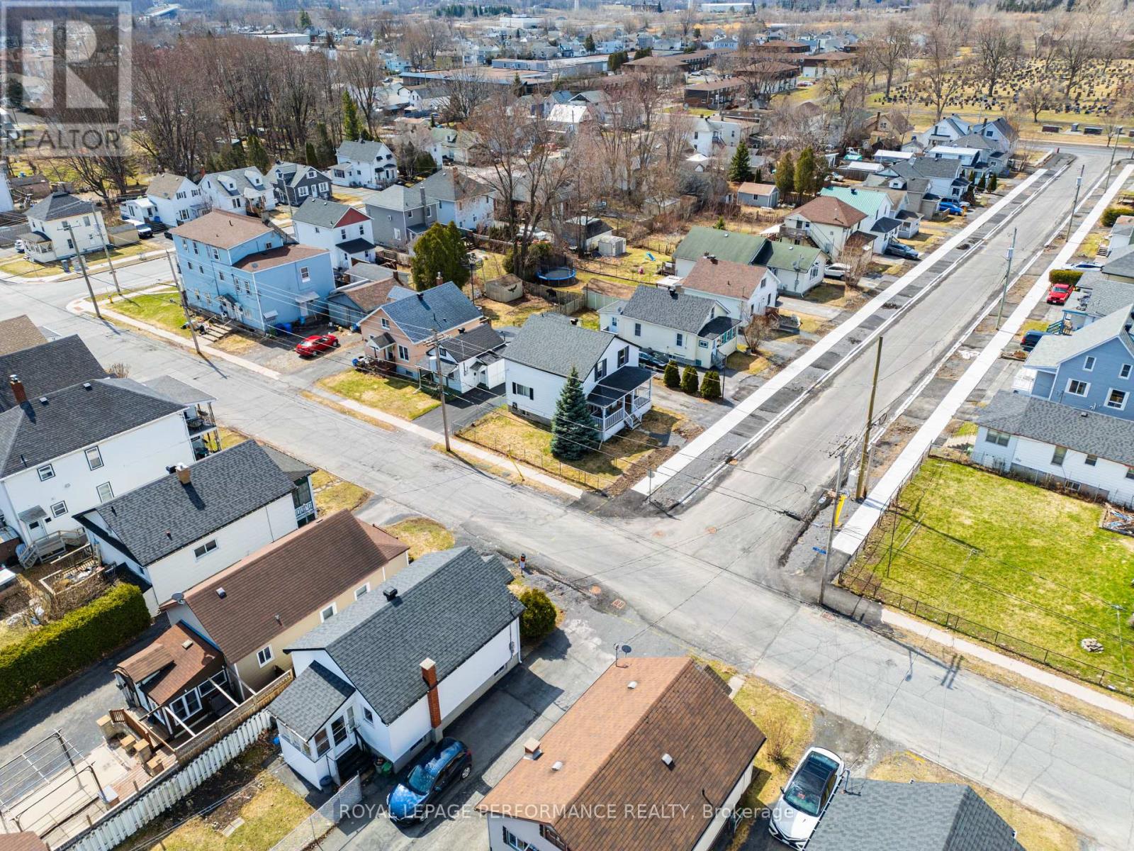 4 LAUBER AVENUE - 27