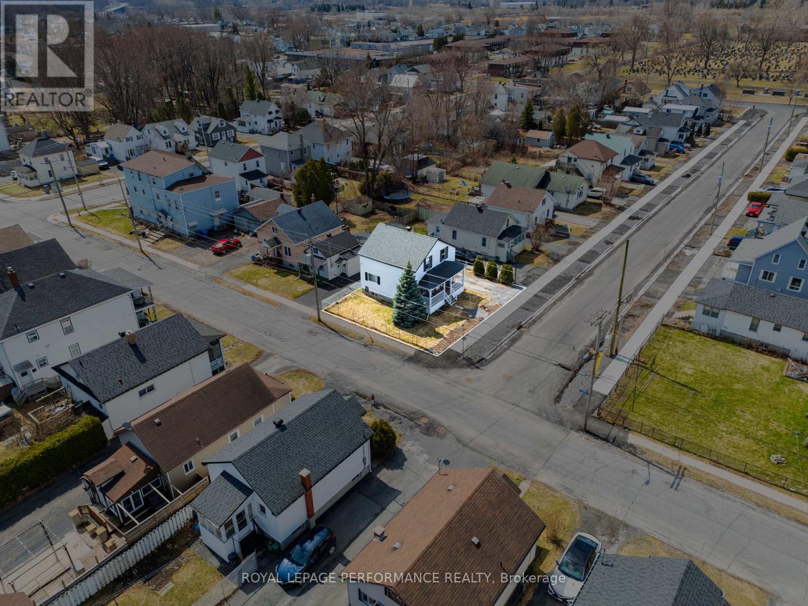 4 LAUBER AVENUE - 26