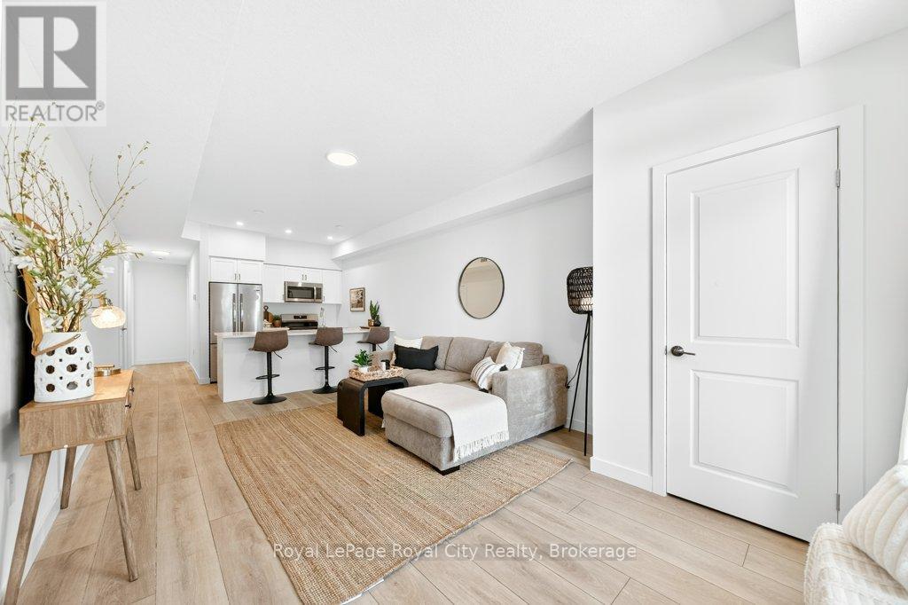#162 824 WOOLWICH STREET - 1