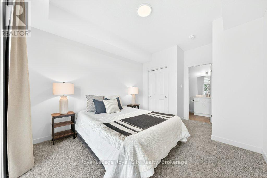 #162 824 WOOLWICH STREET - 16