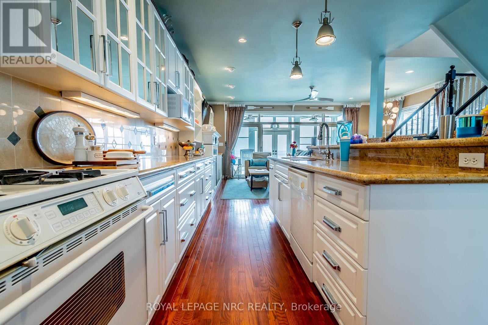 23 PROMENADE WAY - 13