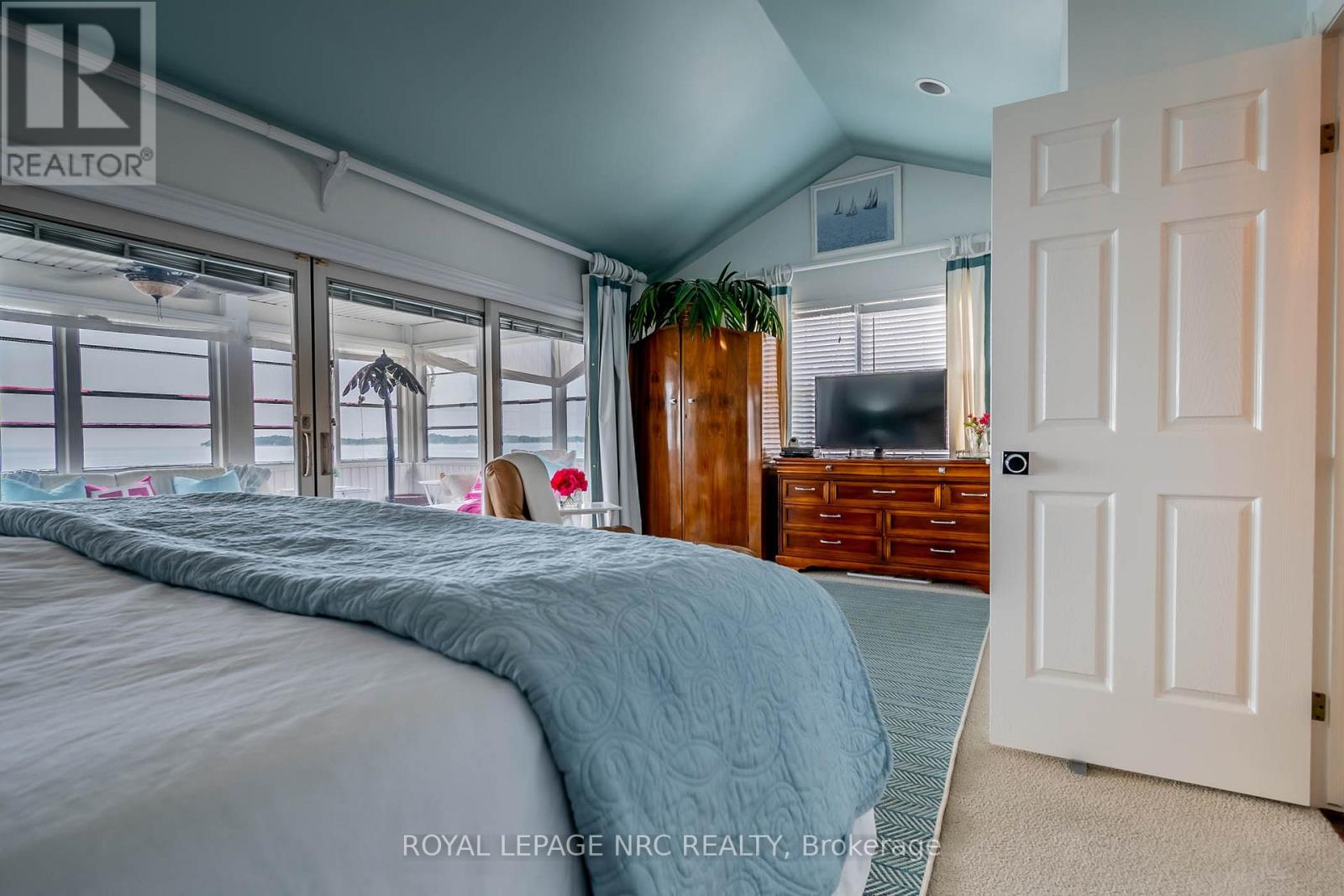 23 PROMENADE WAY - 21