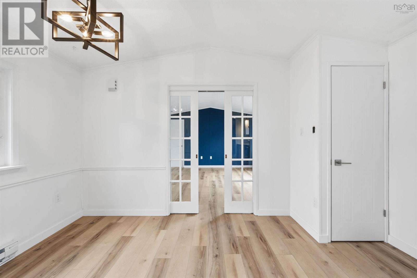 18 JUNIPER CRESCENT - 11