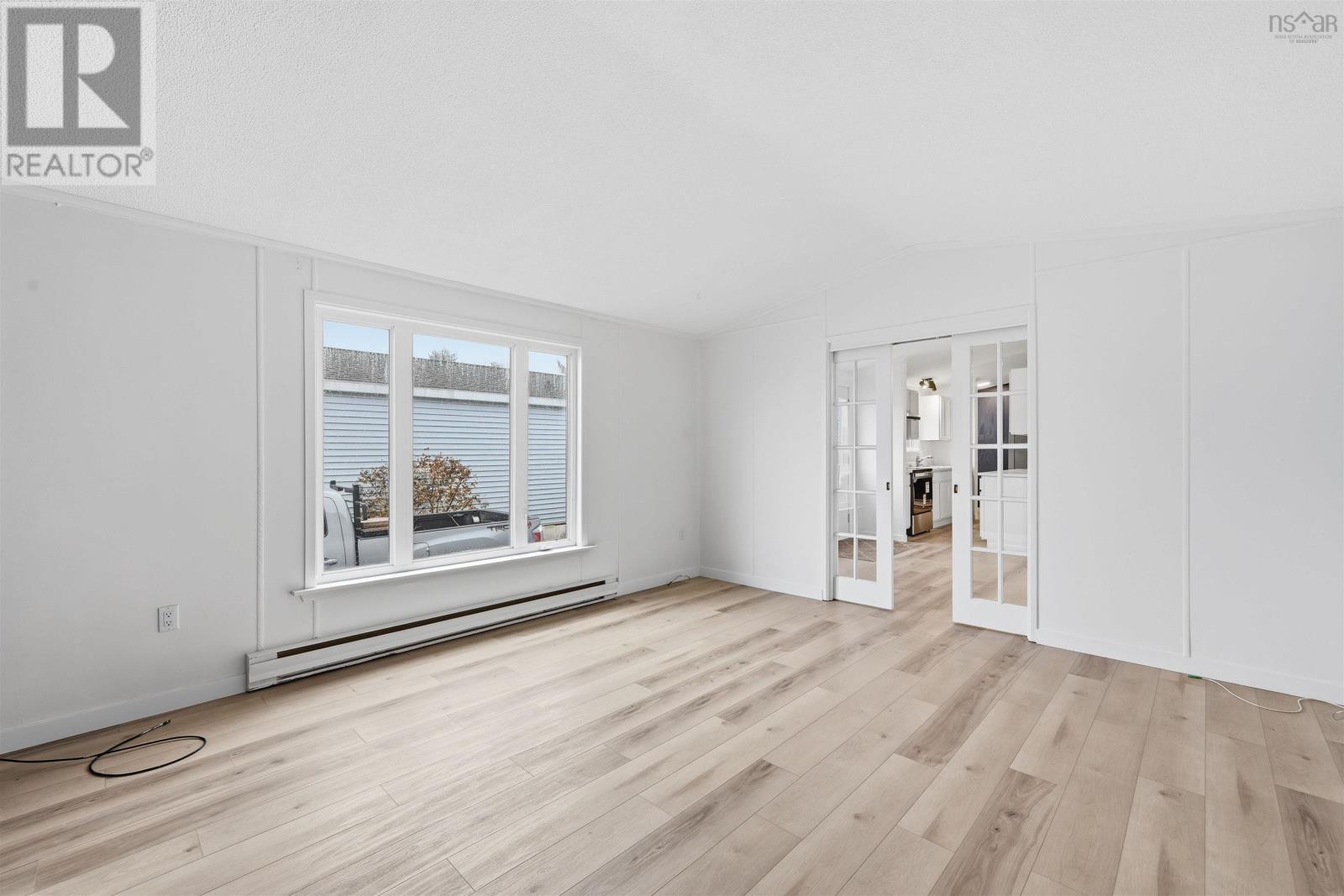 18 JUNIPER CRESCENT - 12