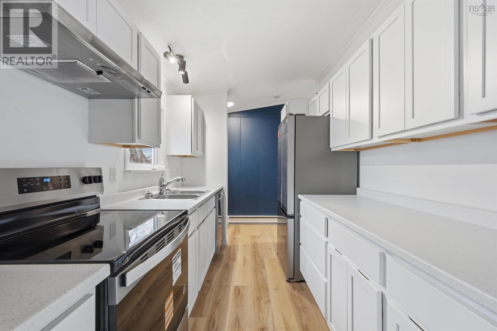 18 JUNIPER CRESCENT - 7