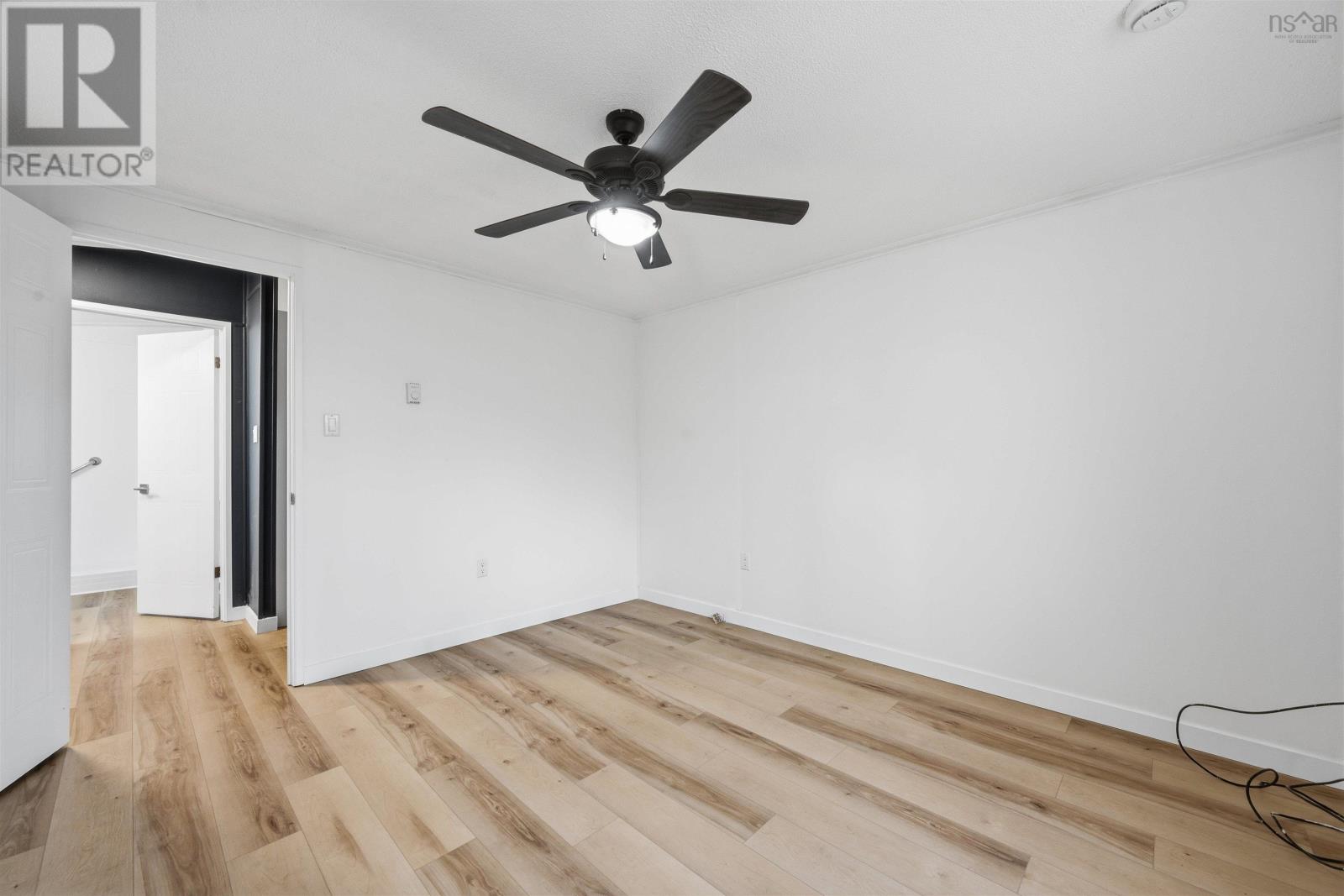 18 JUNIPER CRESCENT - 28