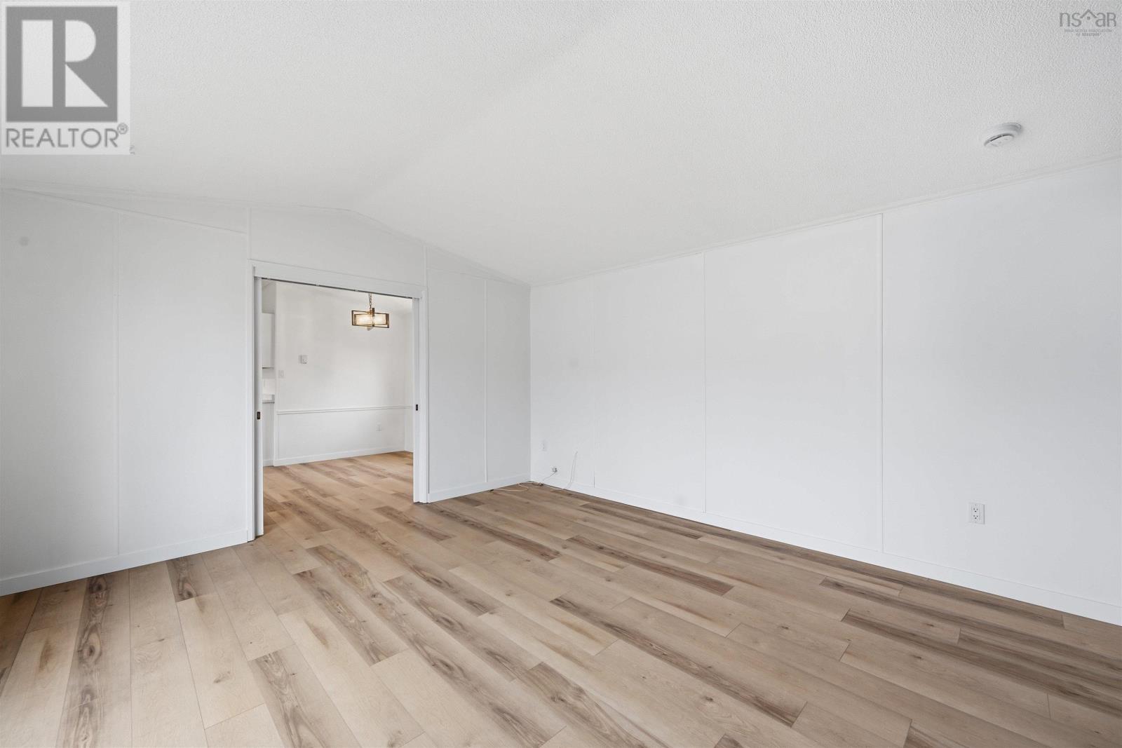 18 JUNIPER CRESCENT - 16