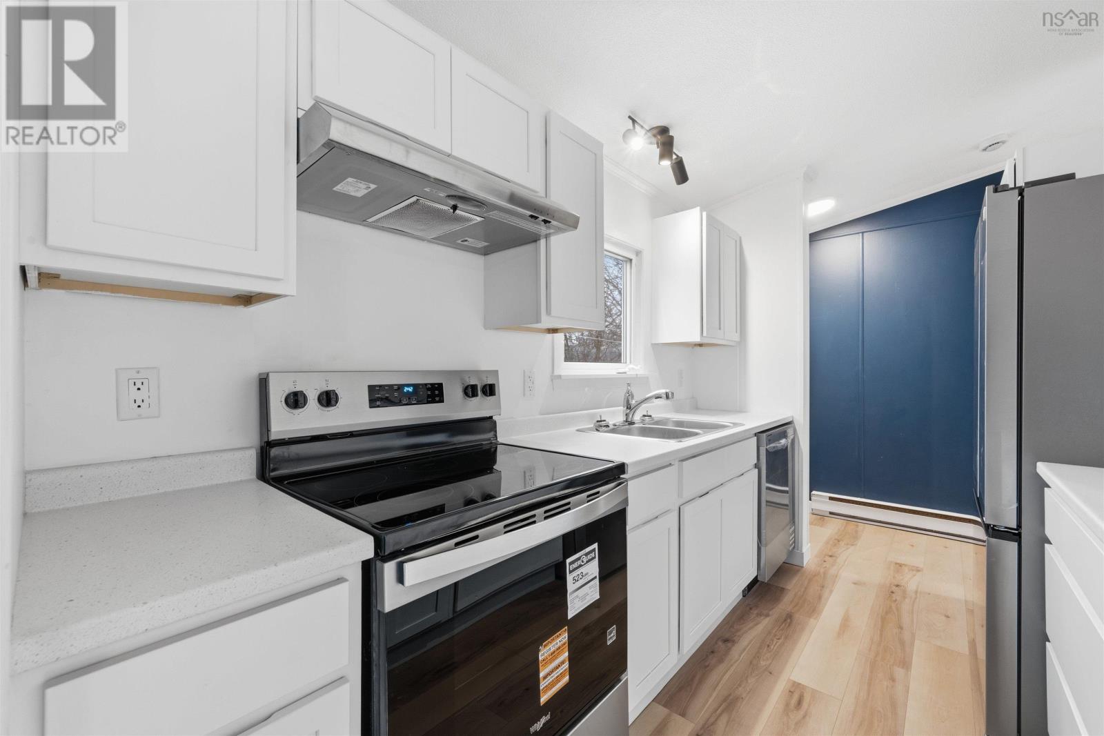 18 JUNIPER CRESCENT - 8