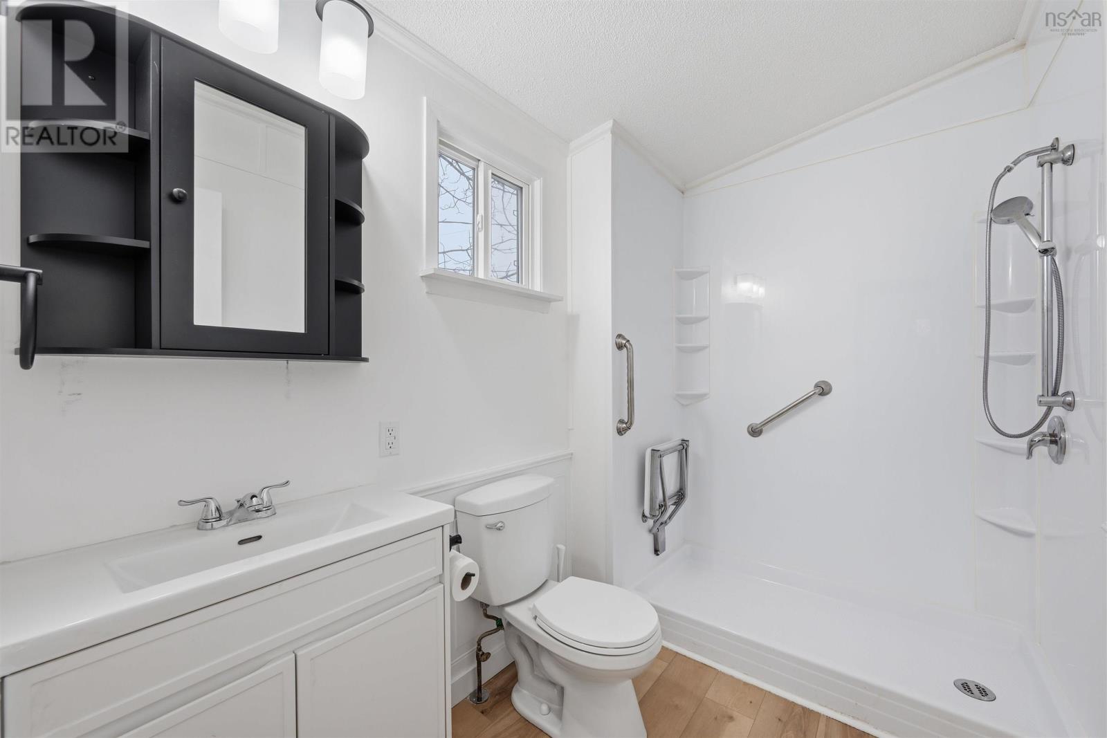 18 JUNIPER CRESCENT - 24