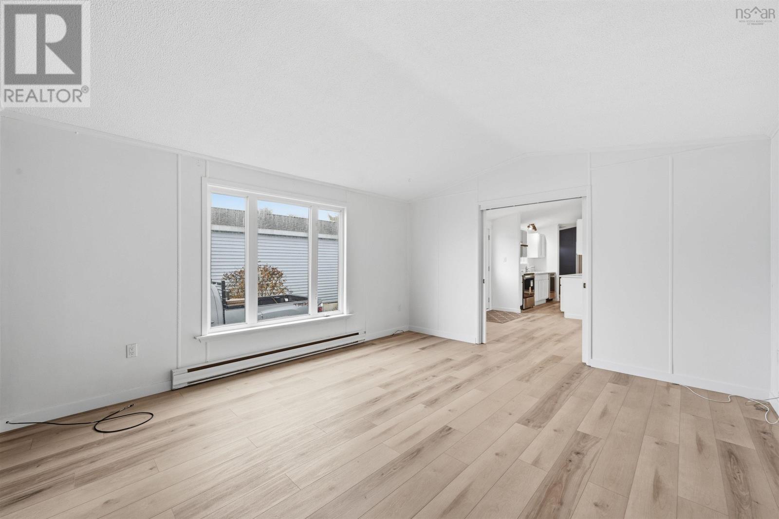 18 JUNIPER CRESCENT - 13