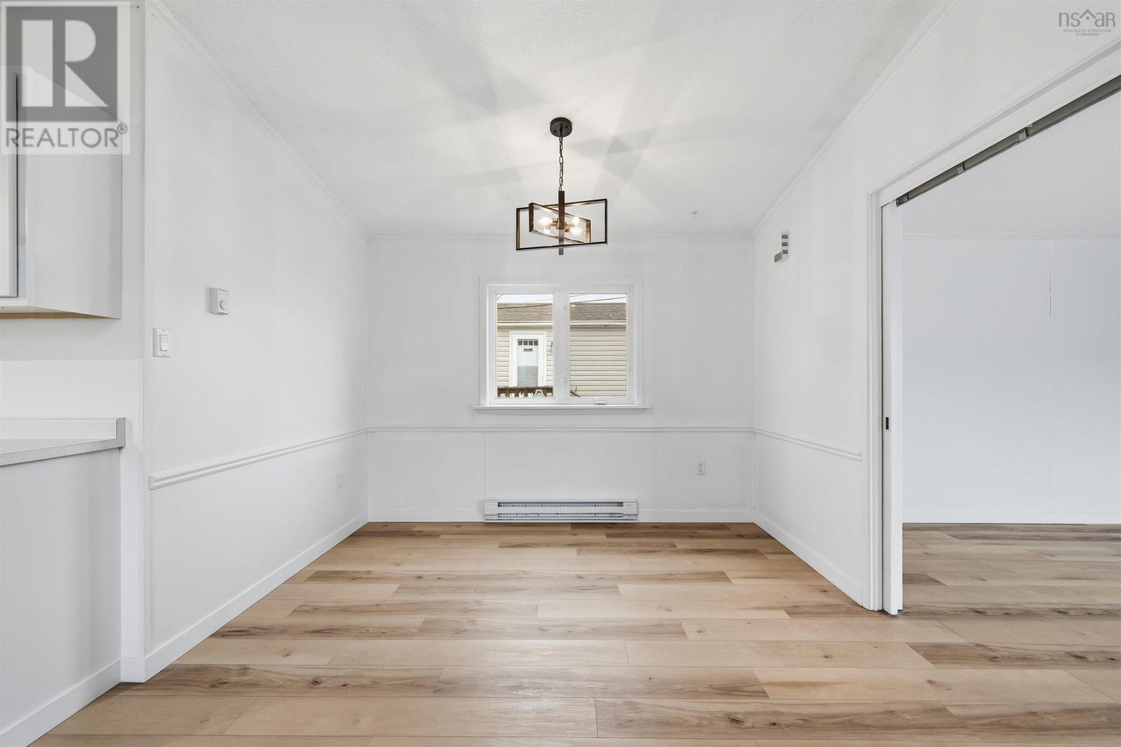 18 JUNIPER CRESCENT - 4