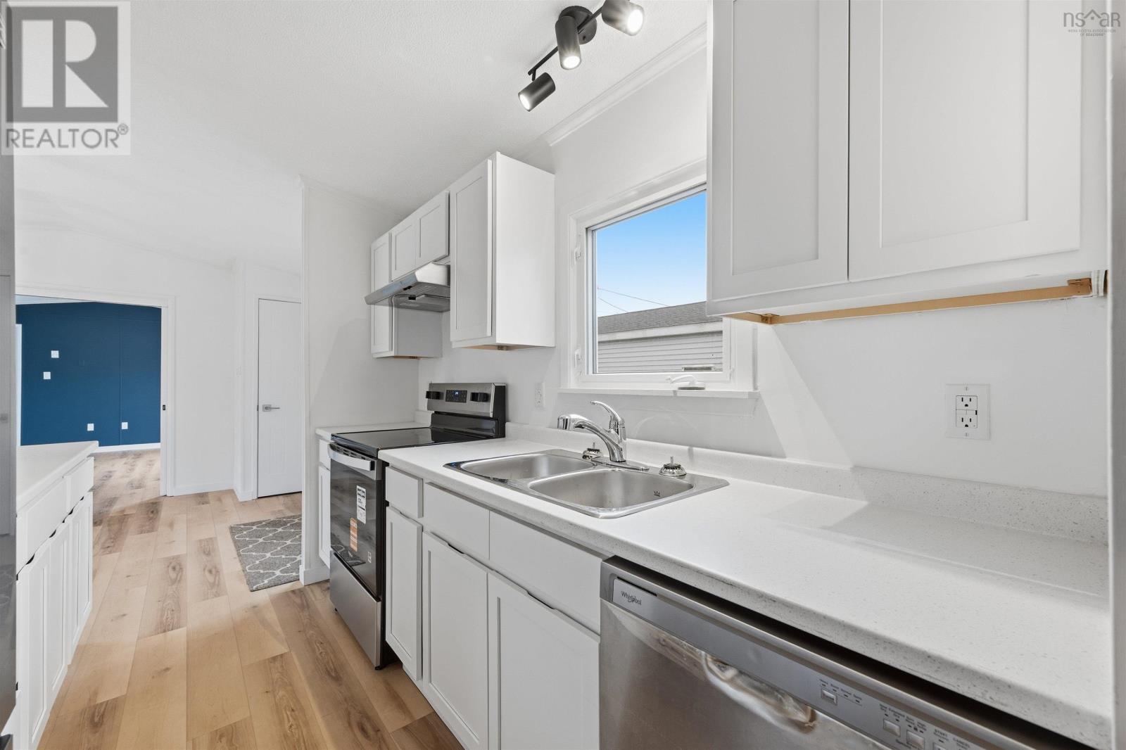 18 JUNIPER CRESCENT - 9