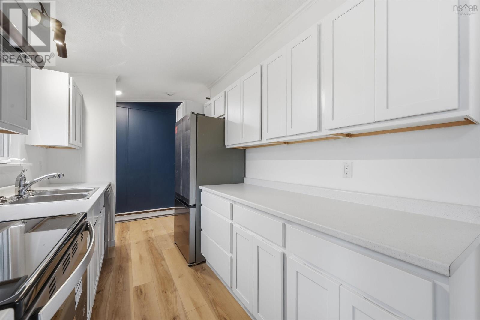 18 JUNIPER CRESCENT - 10