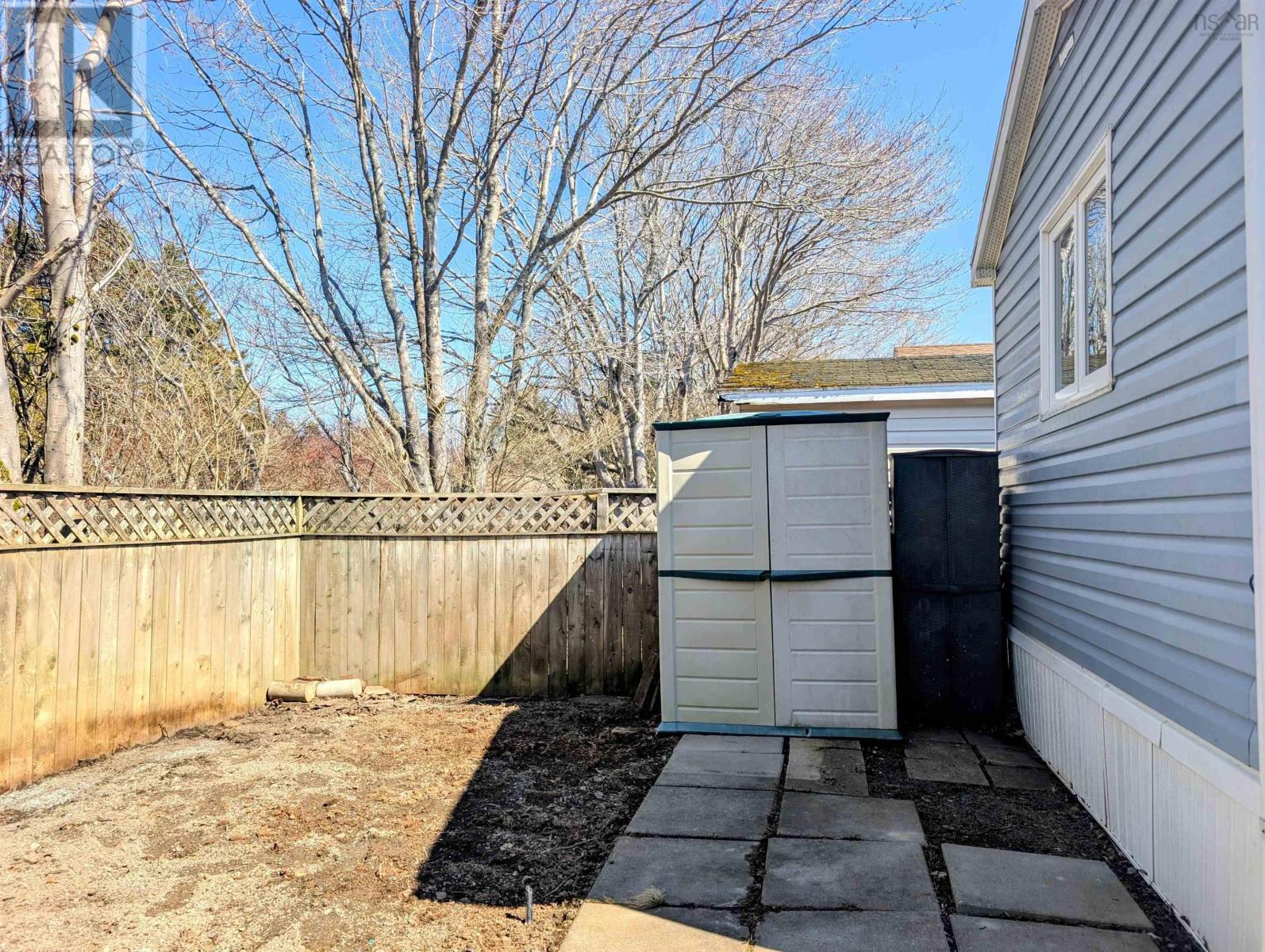 18 JUNIPER CRESCENT - 29