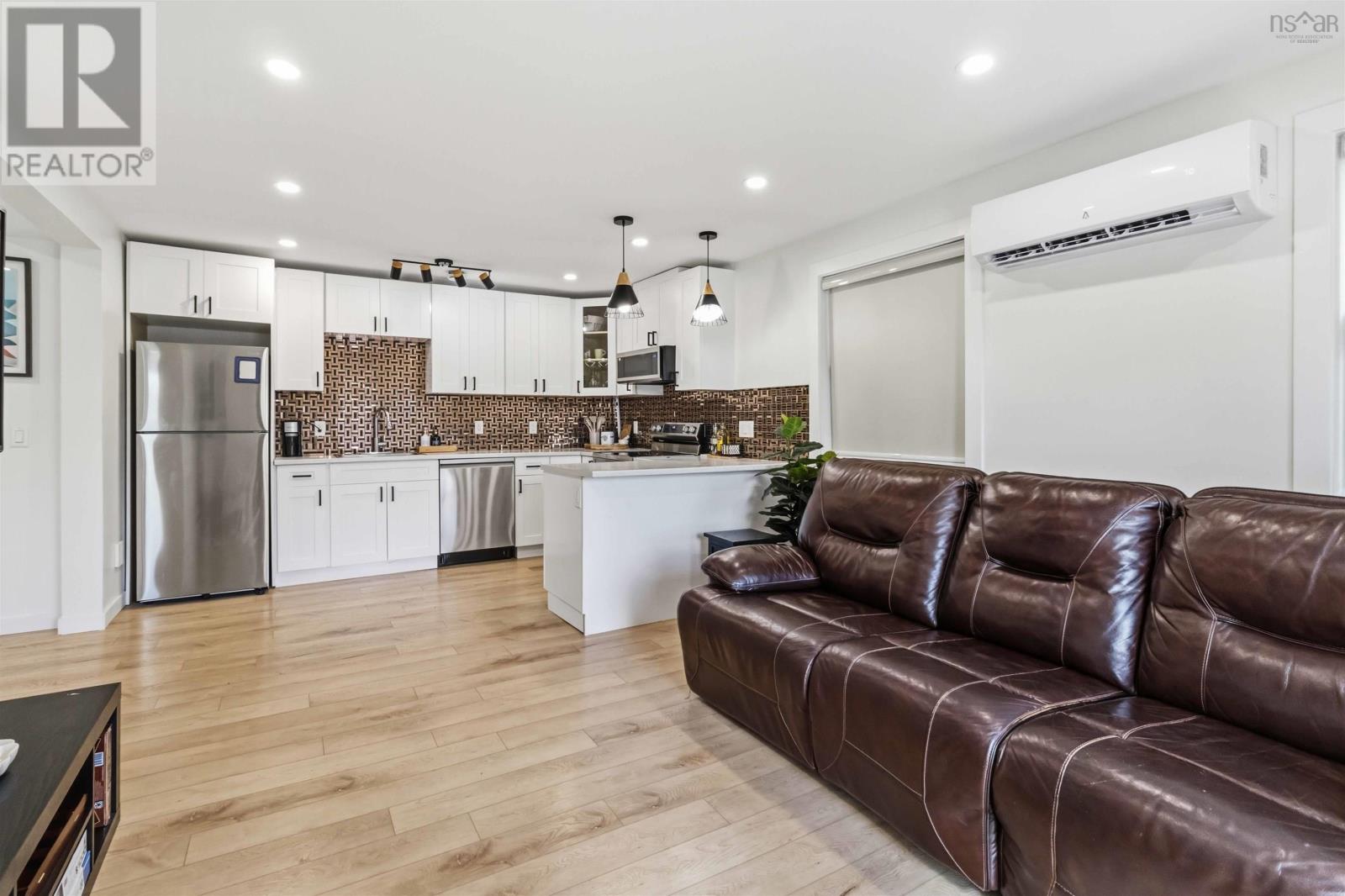 6 RIVERWOOD DRIVE - 33