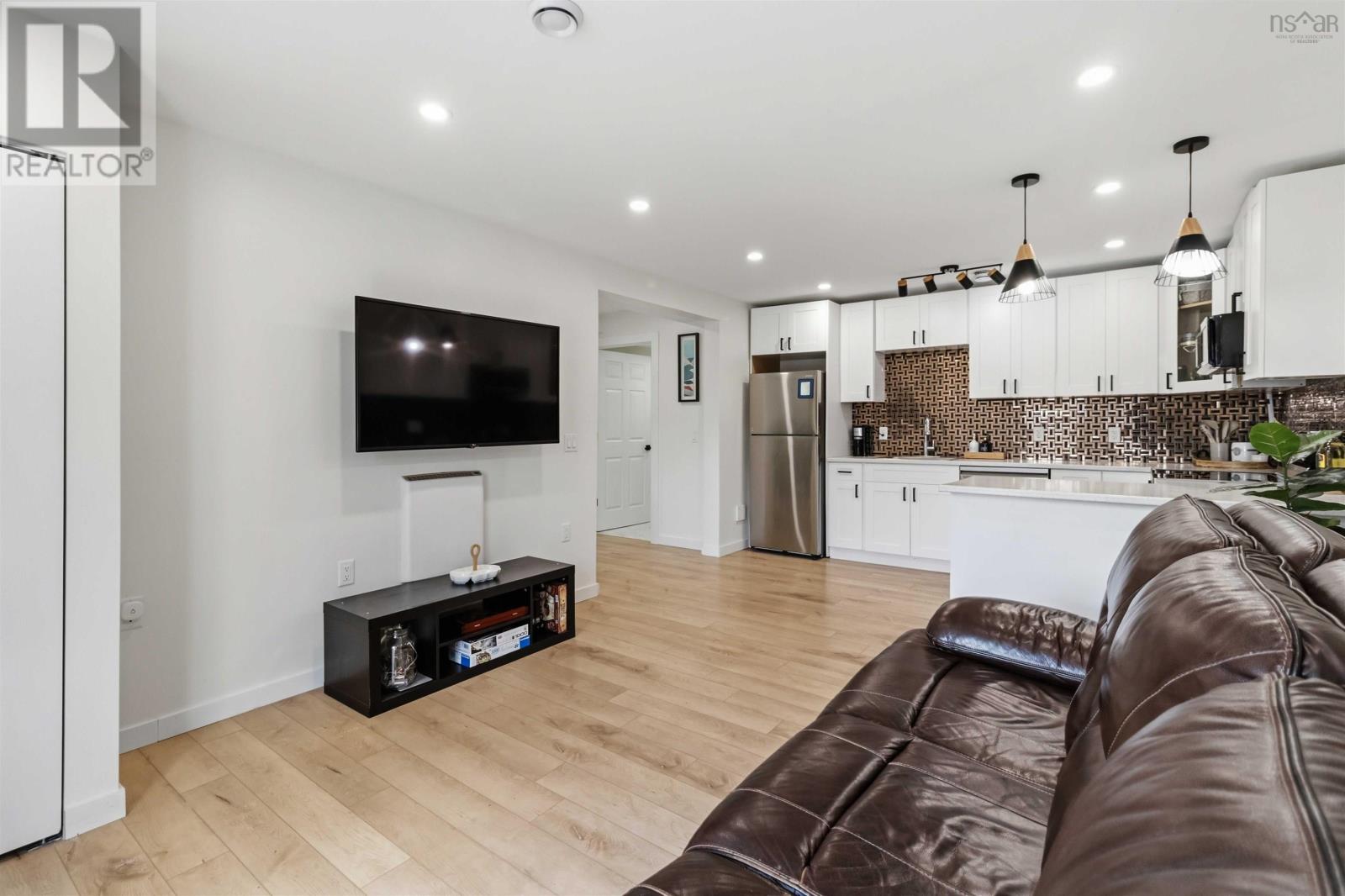 6 RIVERWOOD DRIVE - 34