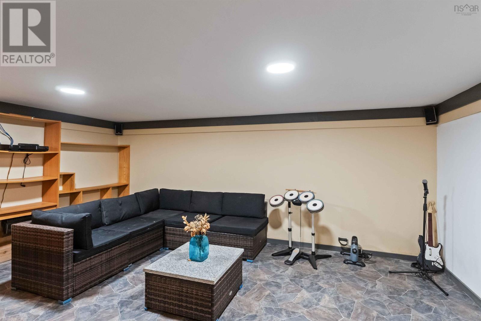 Property 10 of 47 of 9387 Highway 10