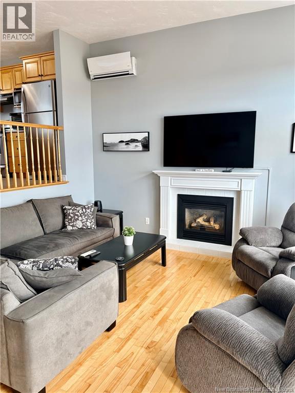 25 WINDY HILL - Image 3