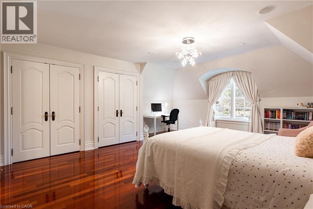 2096 LAKESHORE Road E - 33