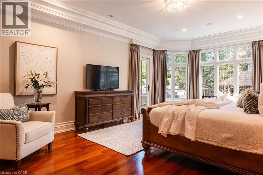 2096 LAKESHORE Road E - 23