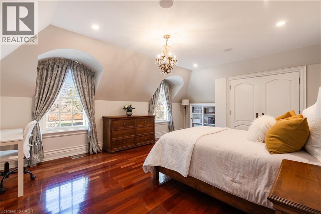 2096 LAKESHORE Road E - 26