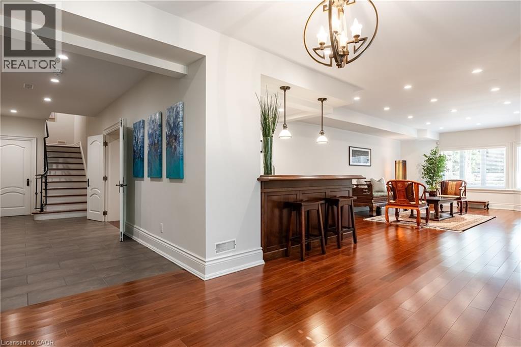 2096 LAKESHORE Road E - 34
