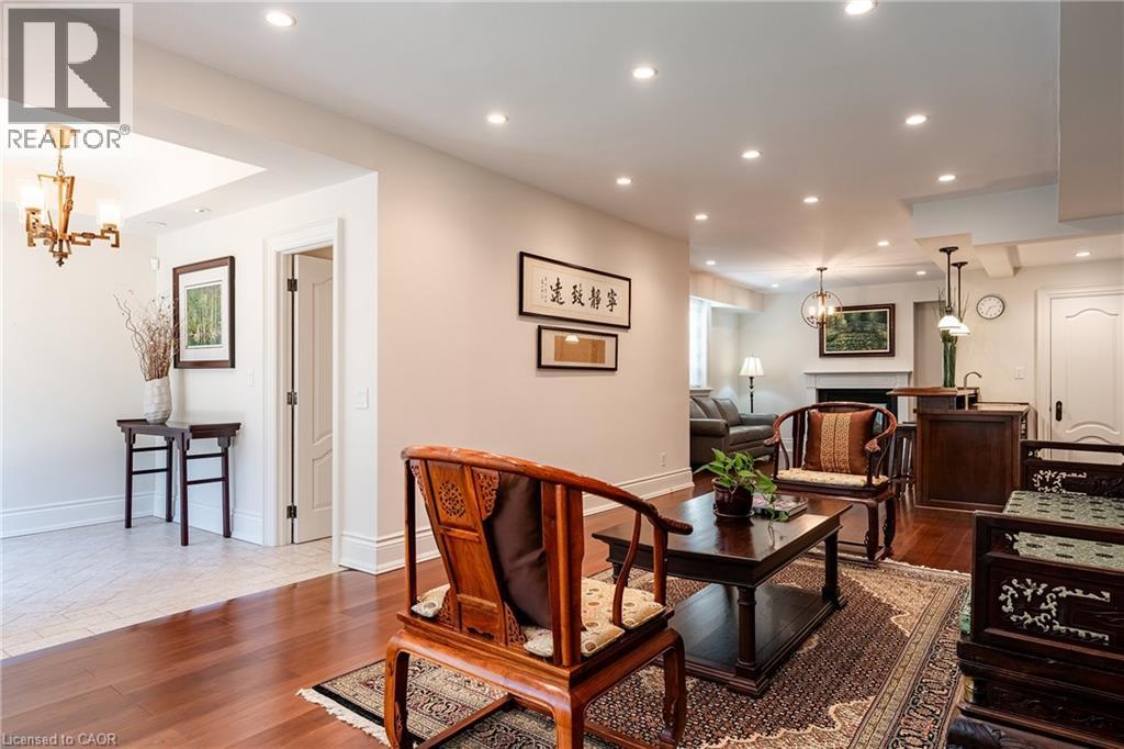 2096 LAKESHORE Road E - 37