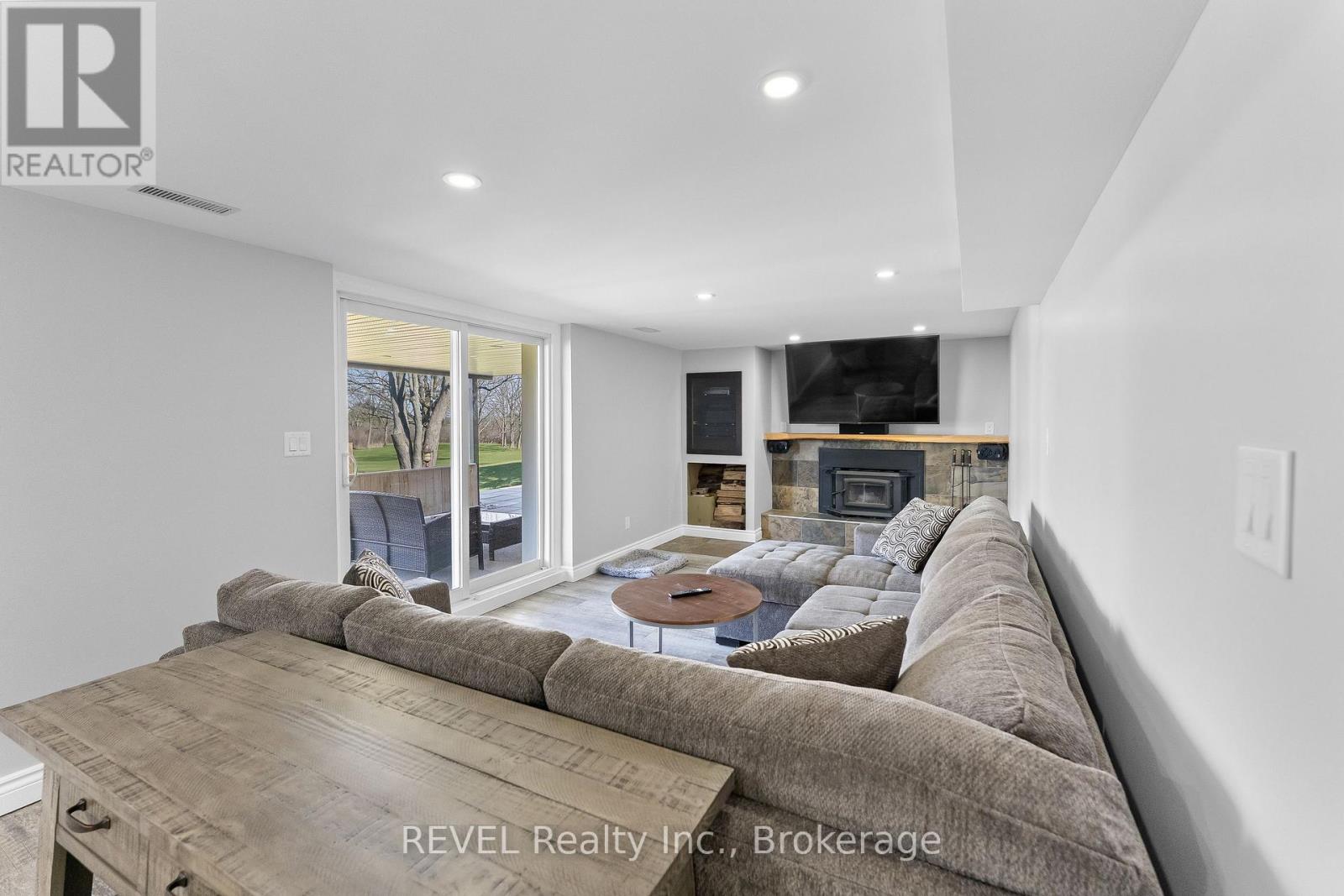 955 RIDGE ROAD N - 21