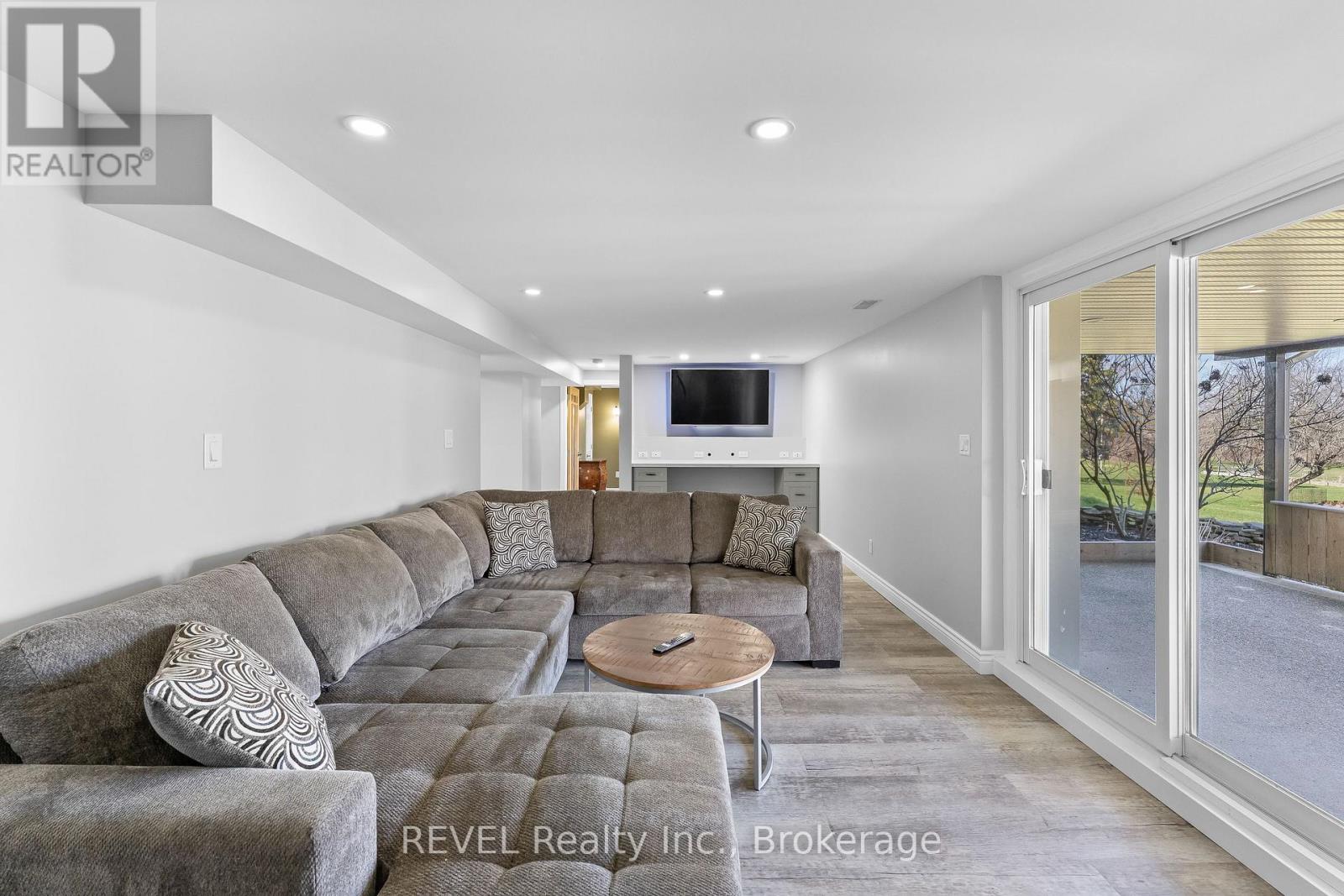 955 RIDGE ROAD N - 22