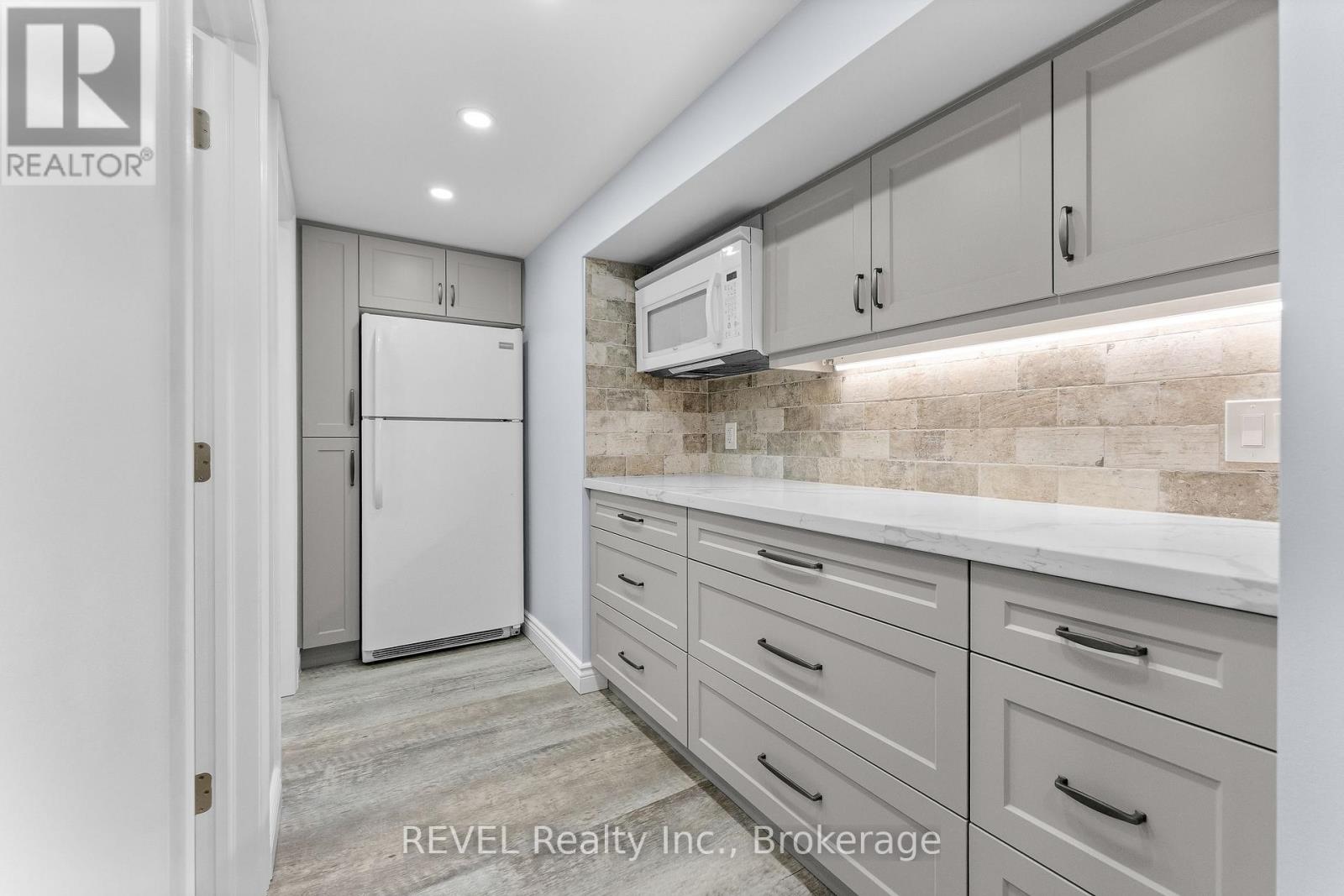 955 RIDGE ROAD N - 23