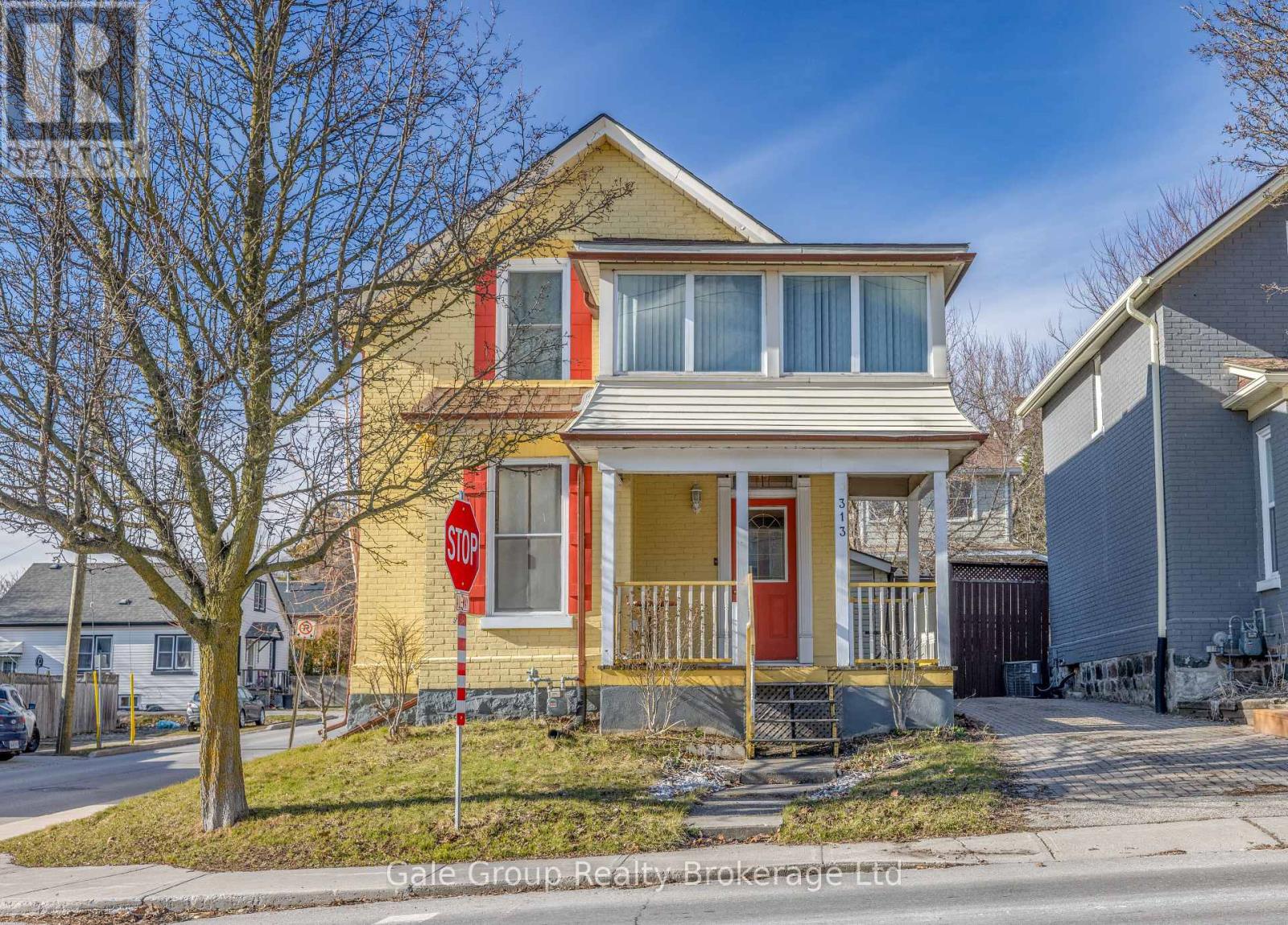 313 SIMCOE STREET - 1