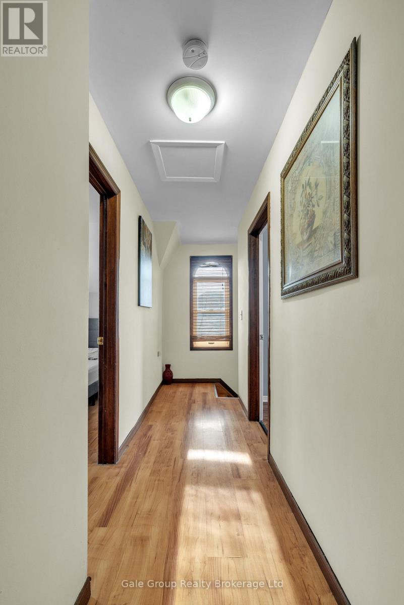 313 SIMCOE STREET - 10