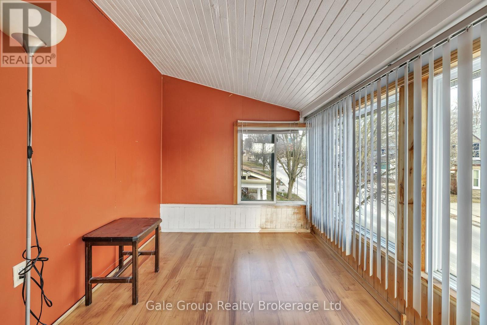 313 SIMCOE STREET - 12