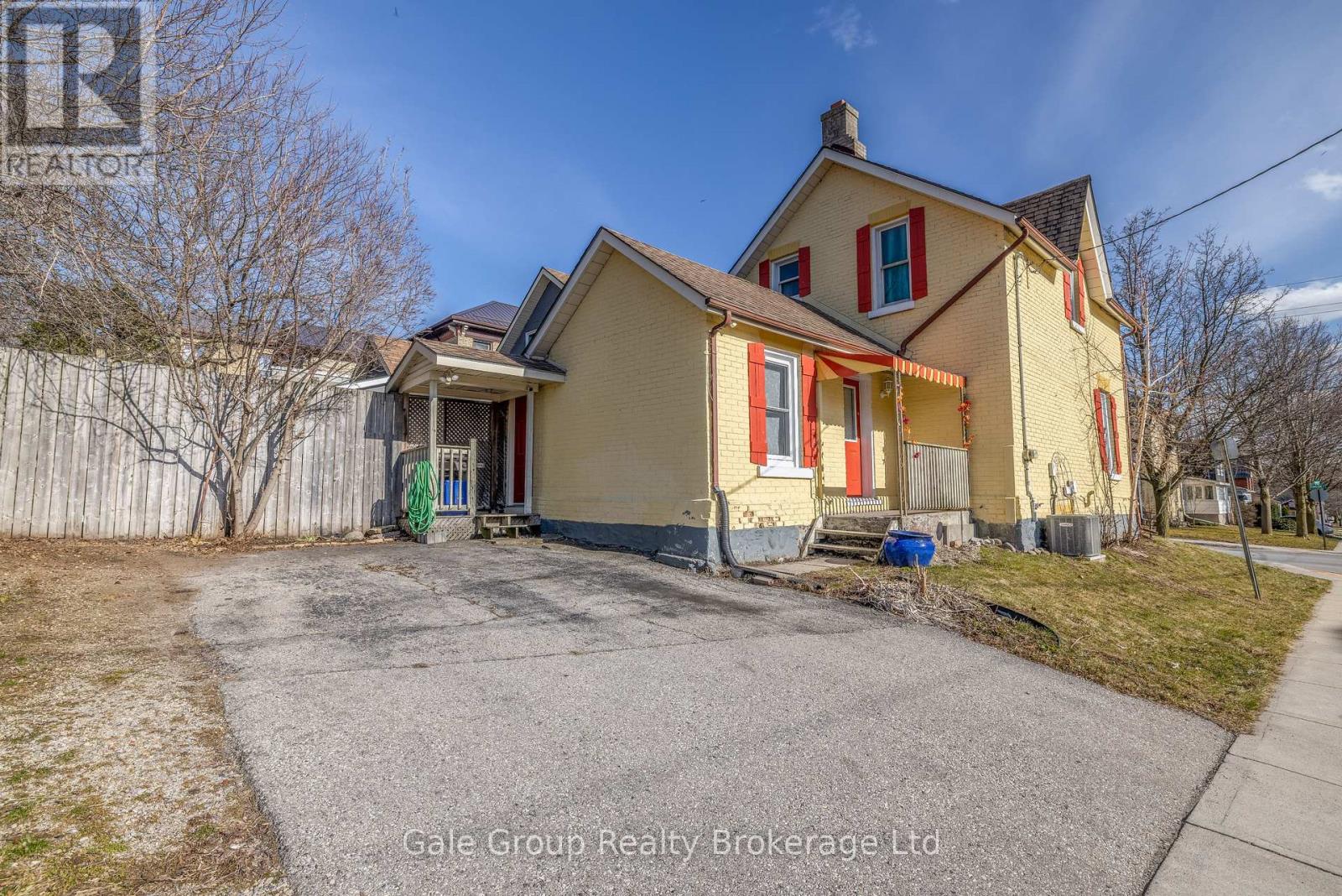 313 SIMCOE STREET - 18