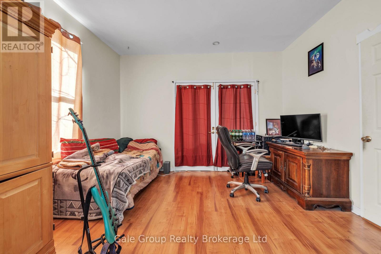 313 SIMCOE STREET - 8