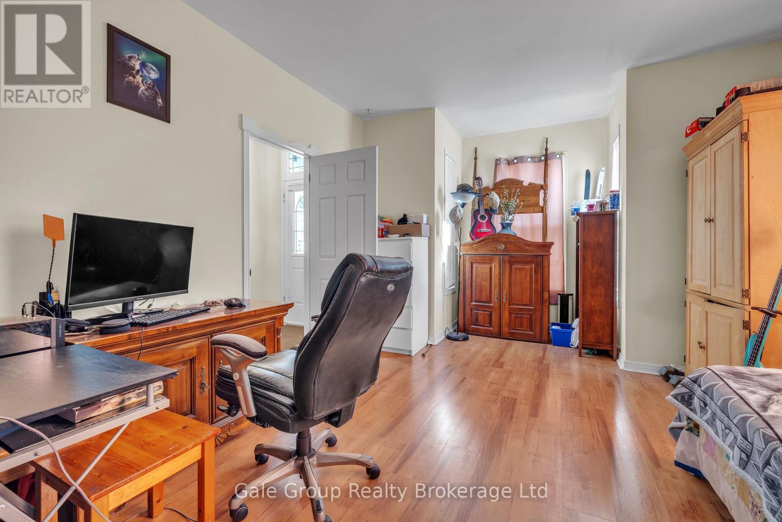 313 SIMCOE STREET - 9