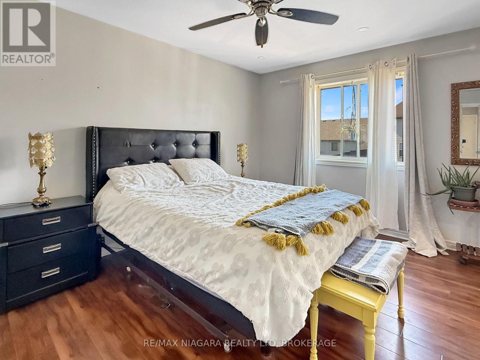 865 CANADA DRIVE - 10