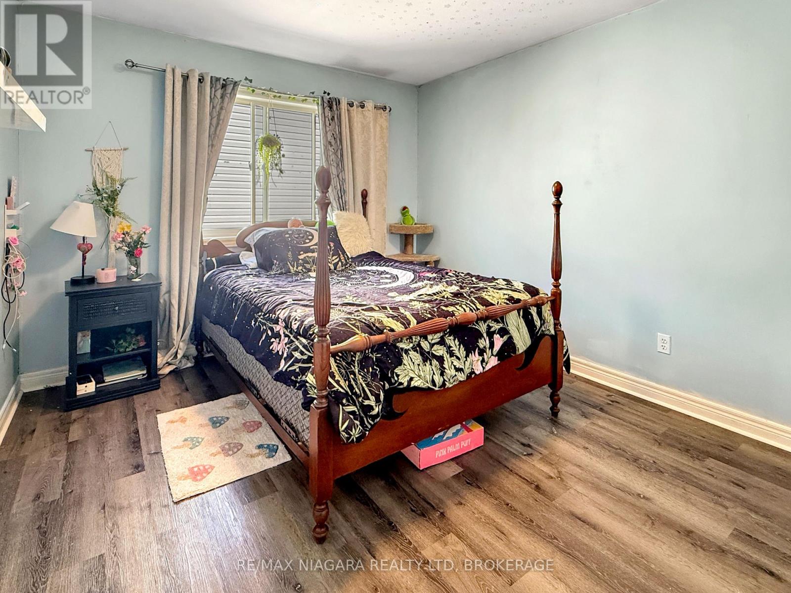 865 CANADA DRIVE - 19