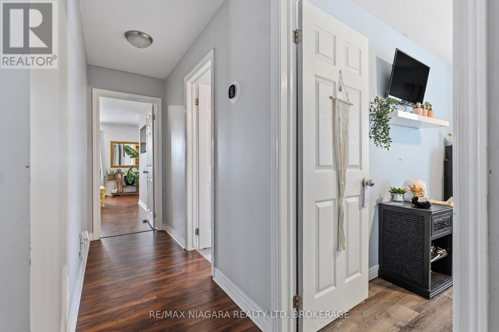 865 CANADA DRIVE - 9