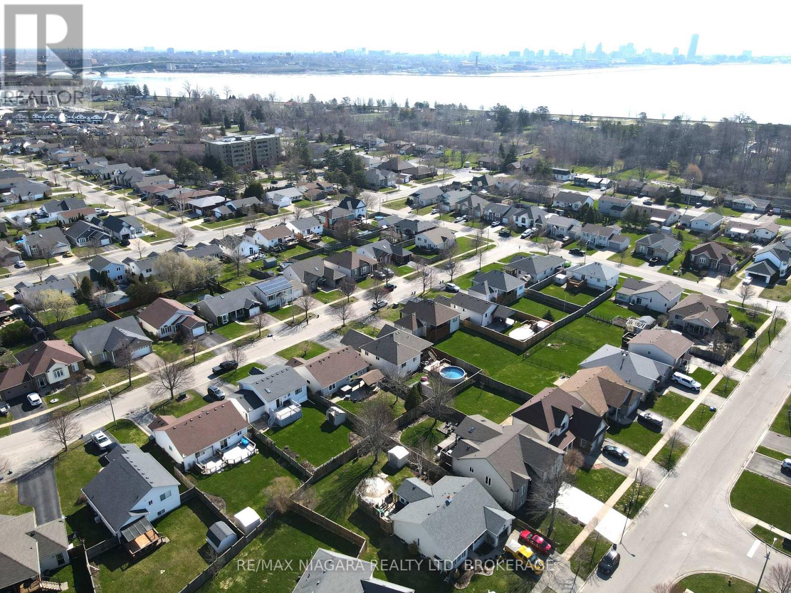 865 CANADA DRIVE