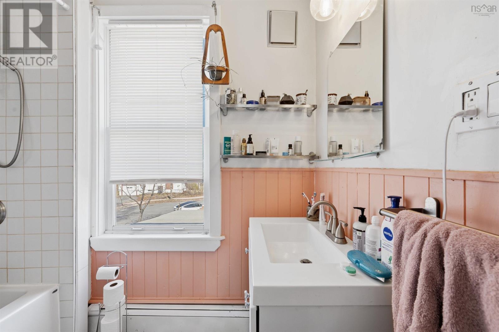 Property 29 of 44 of 154 VICTORIA Road