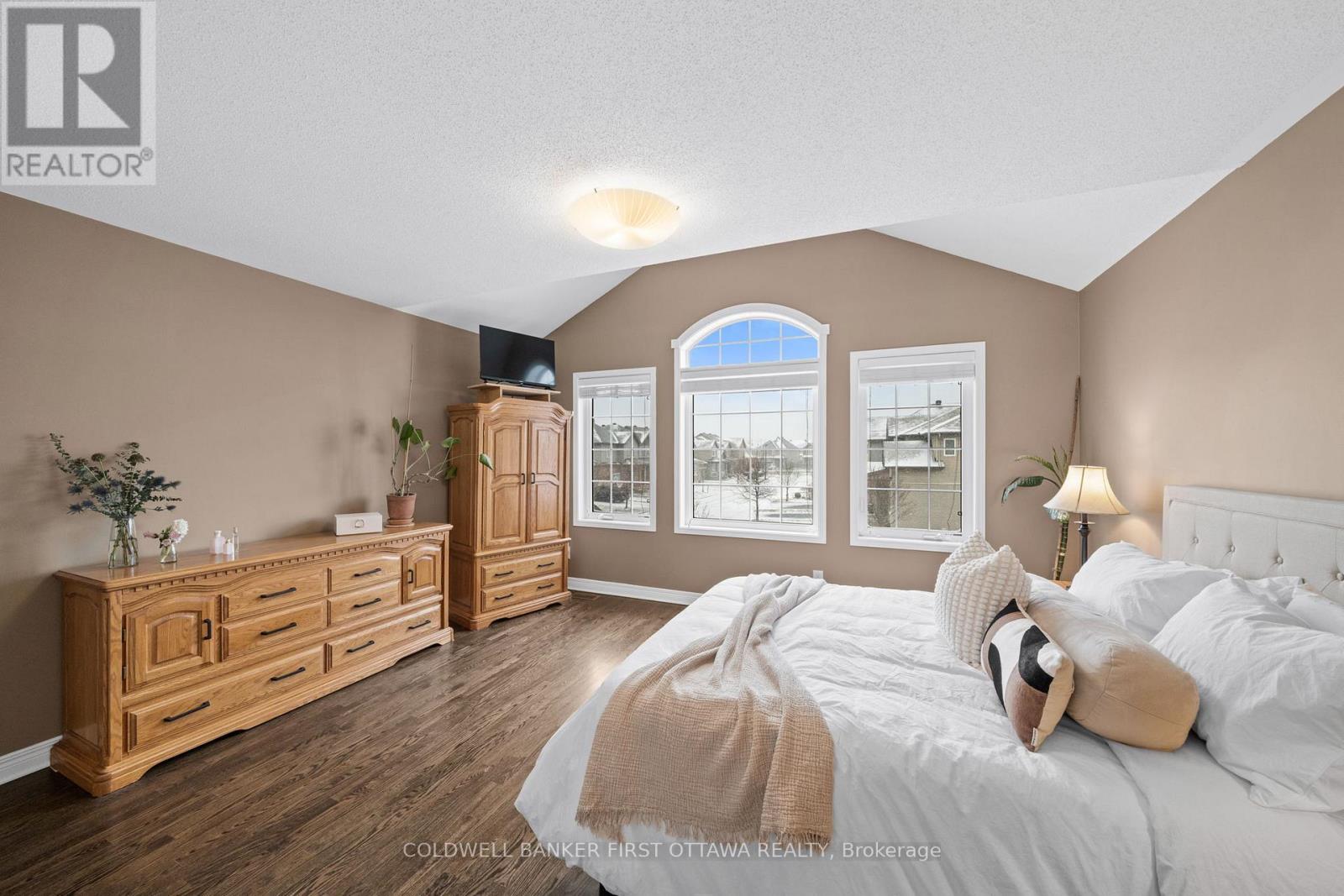 Expansive space and easy to custom design.