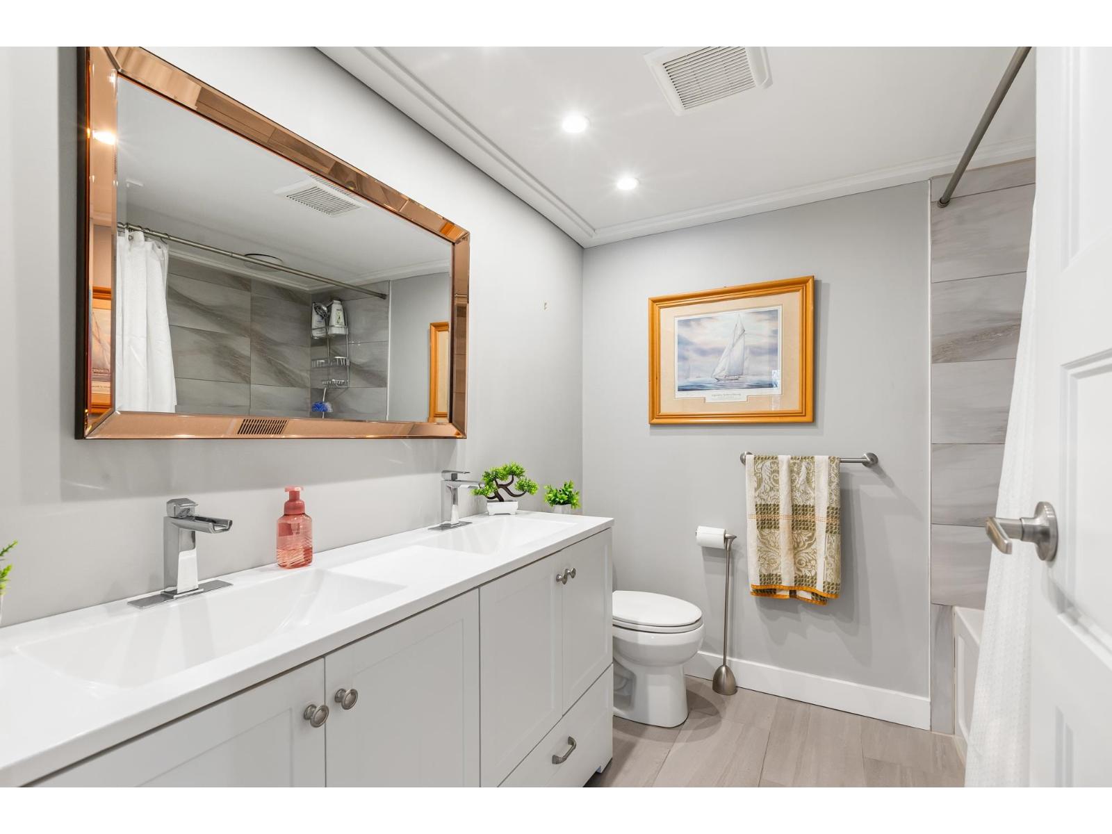 203 1379 MERKLIN STREET, White Rock