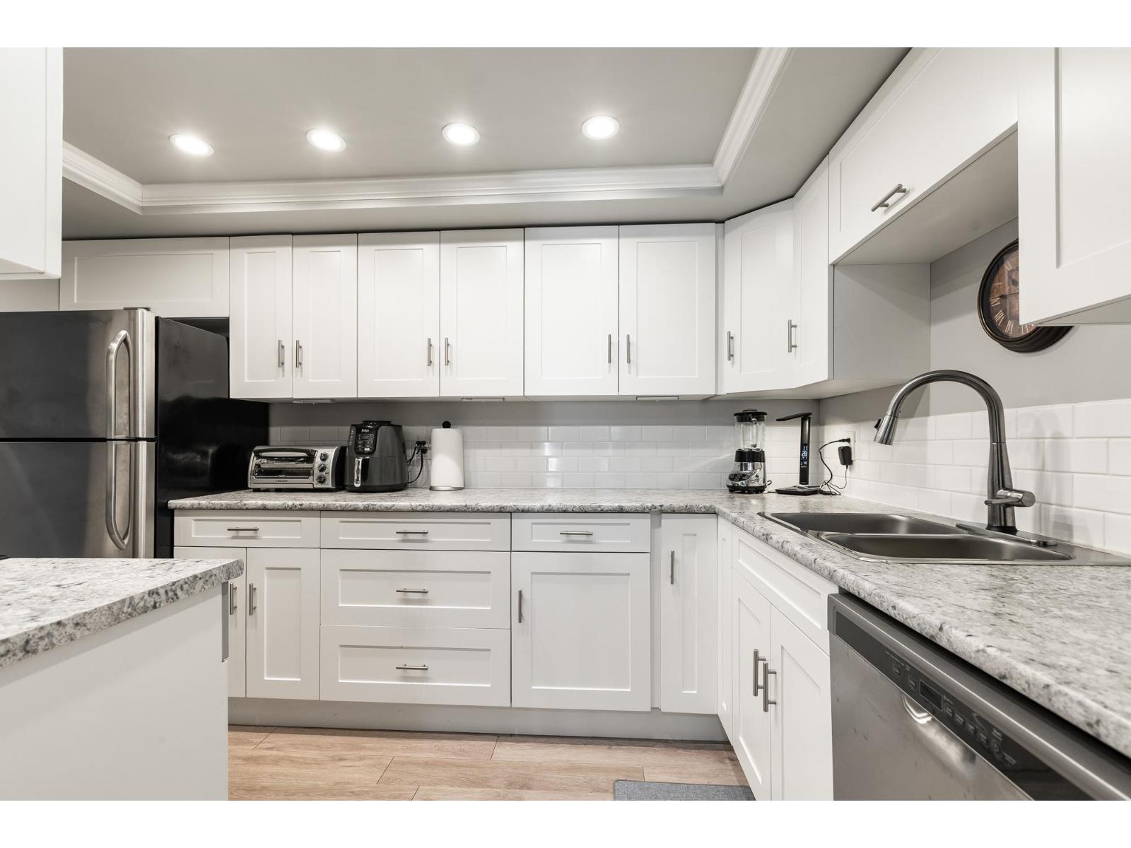 203 1379 MERKLIN STREET, White Rock