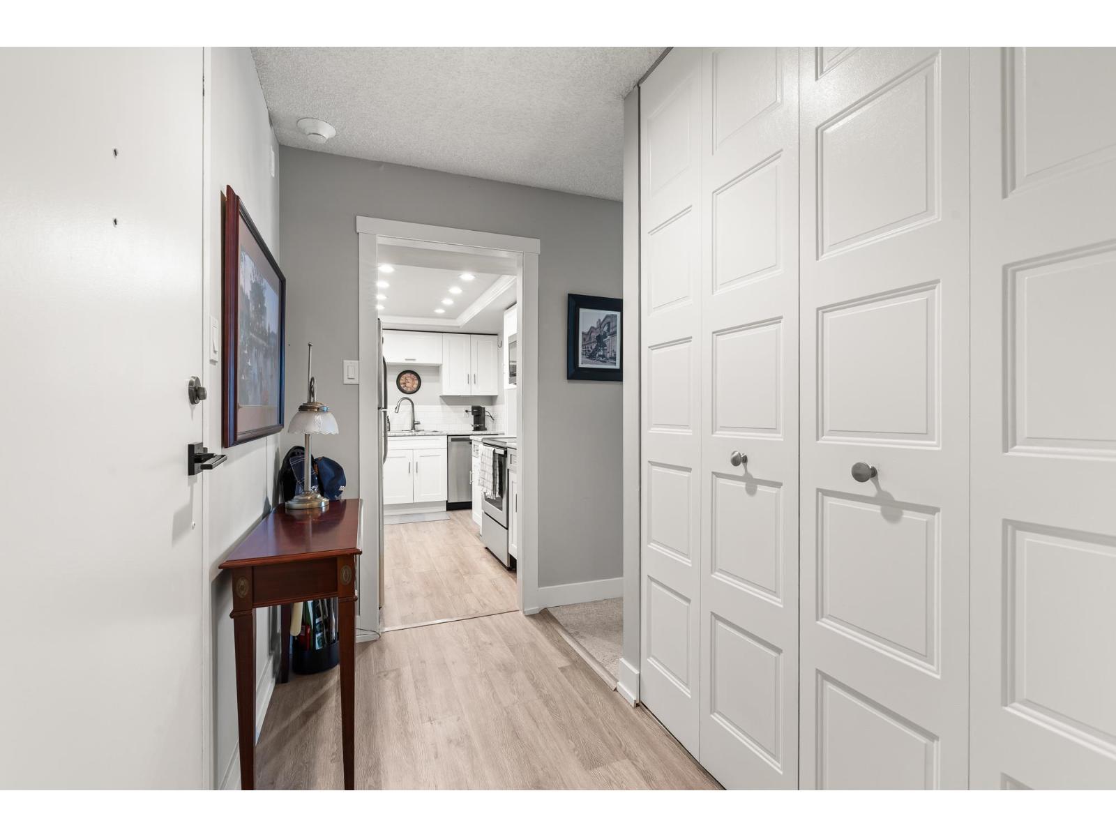 203 1379 MERKLIN STREET, White Rock