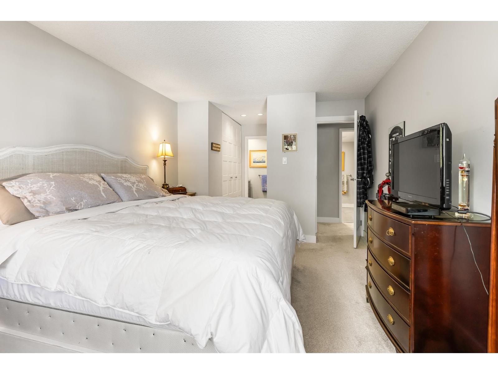 203 1379 MERKLIN STREET, White Rock